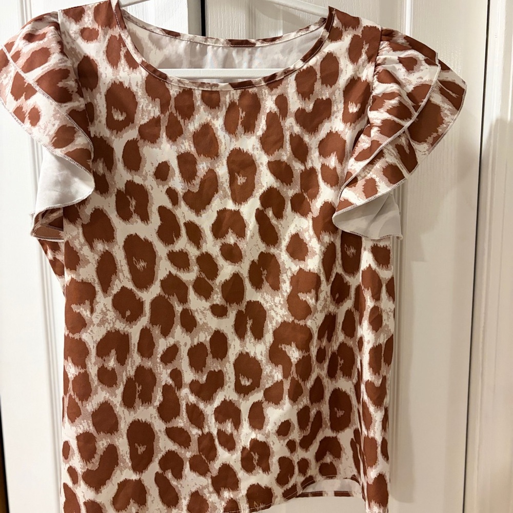 Boutique Leopard Print Ruffle-Sleeve Top - Picture 3 of 5